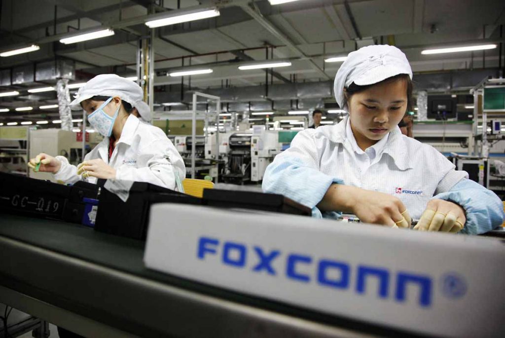 Foxconn employee steals 5700 iphones