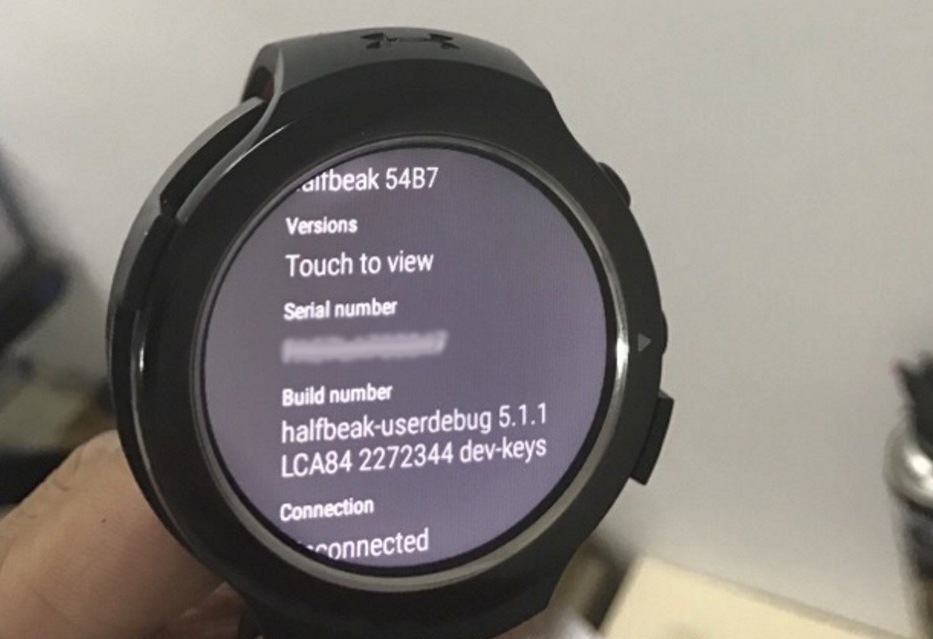 htc-android-wear-smartwatch-halfbeak-spotted-in-a-photo-leak-1